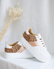 Load image into Gallery viewer, Can&#39;t Keep Up Leopard Sneakers
