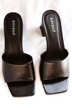 Load image into Gallery viewer, Cora Black Sandals

